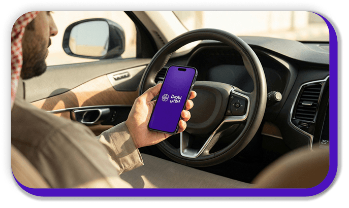 كابتن دروبي يمسك الجوال